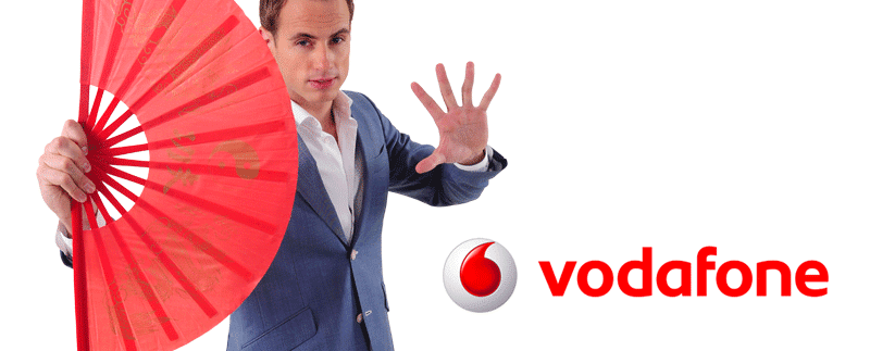 Goochelaar Robin zijn handen in commercial