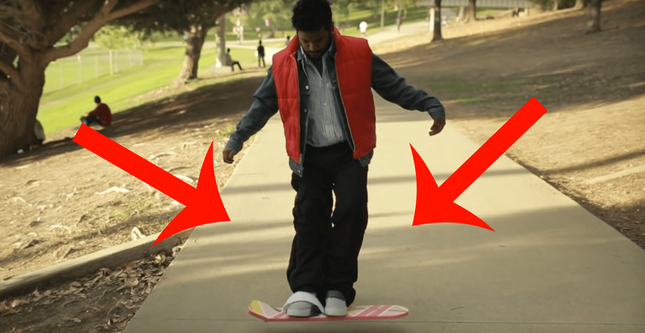Hoverboard goocheltruc in een park (prank)